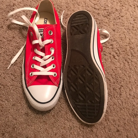 Red converse - Picture 3 of 3